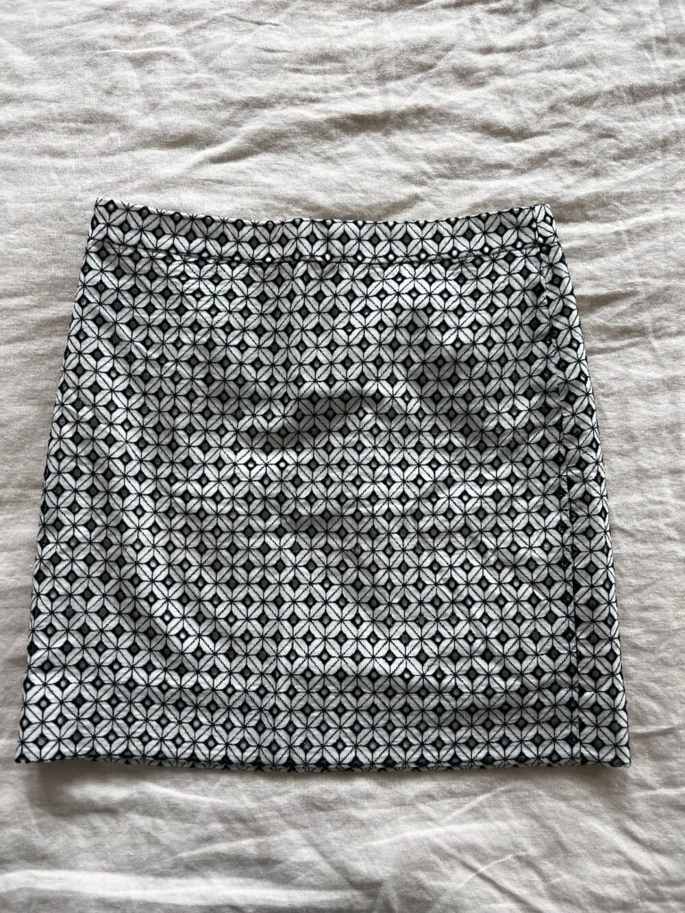 J Crew Black and White Eyelet Mini Skirt Size 0 fully lined